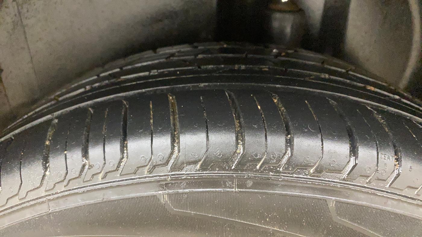 2018 Volkswagen Ameo HIGHLINE PLUS 1.5L AT 16 ALLOY, Diesel, Automatic, 1,09,907 km, Left Rear Tyre Tread