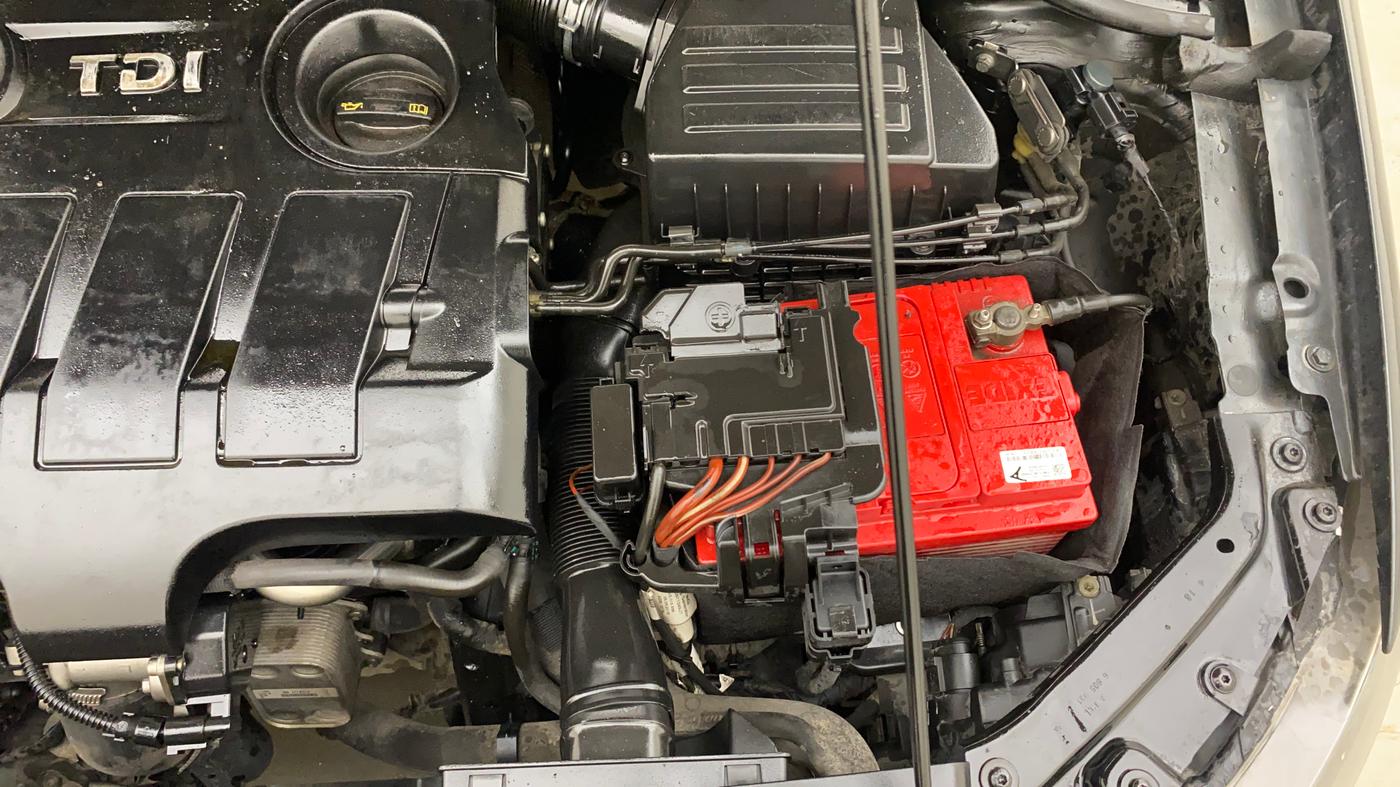 2018 Volkswagen Ameo HIGHLINE PLUS 1.5L AT 16 ALLOY, Diesel, Automatic, 1,09,907 km, Engine View - Left