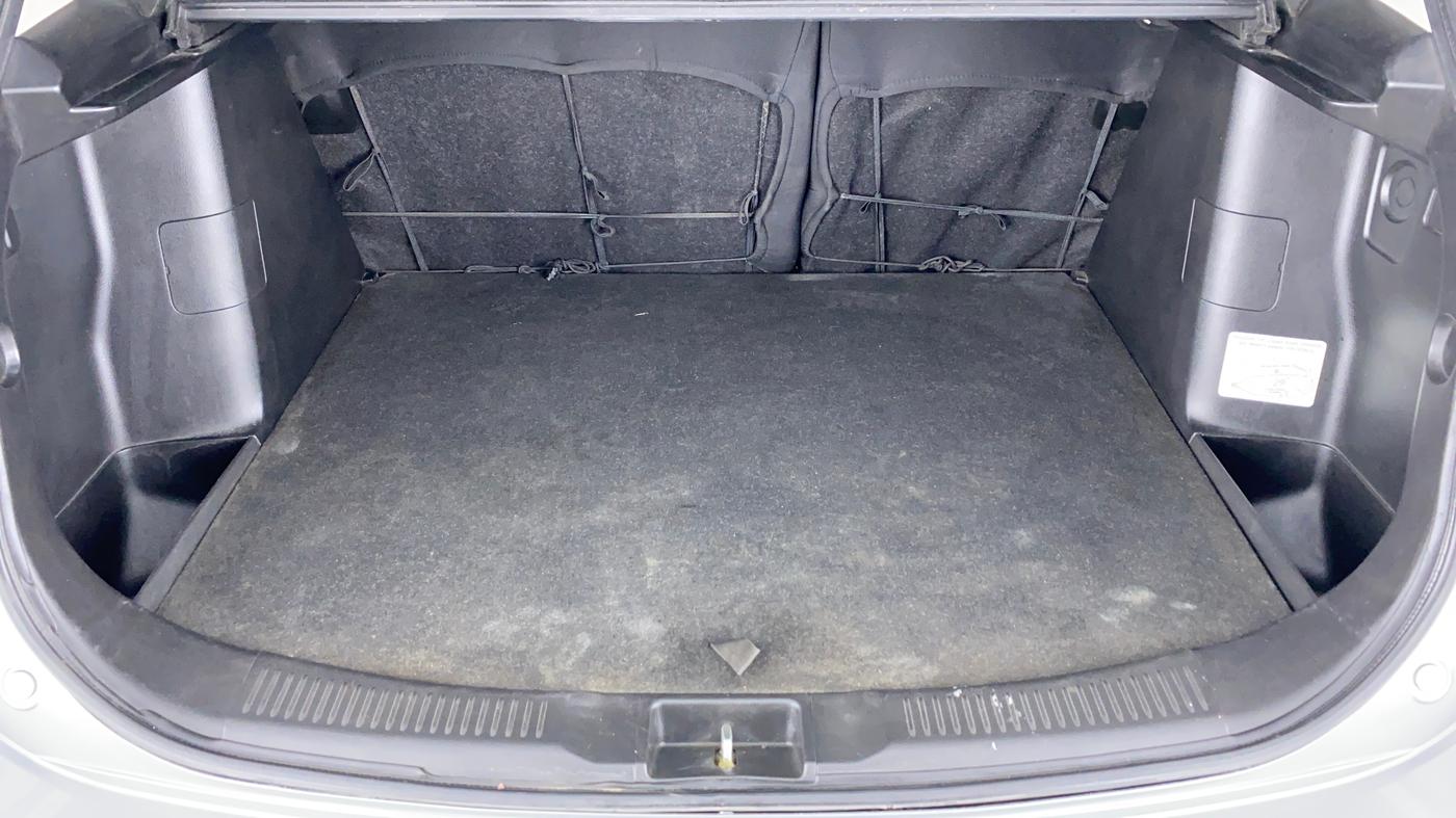 2015 Maruti S Cross SIGMA 1.3, Diesel, Manual, 70,504 km, Boot Inside