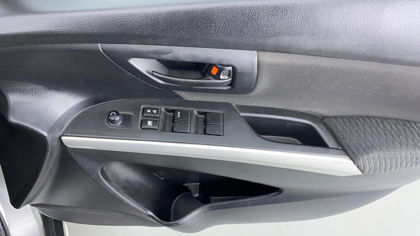 2015 Maruti S Cross SIGMA 1.3, Diesel, Manual, 70,504 km, Driver Side Door Panels Control