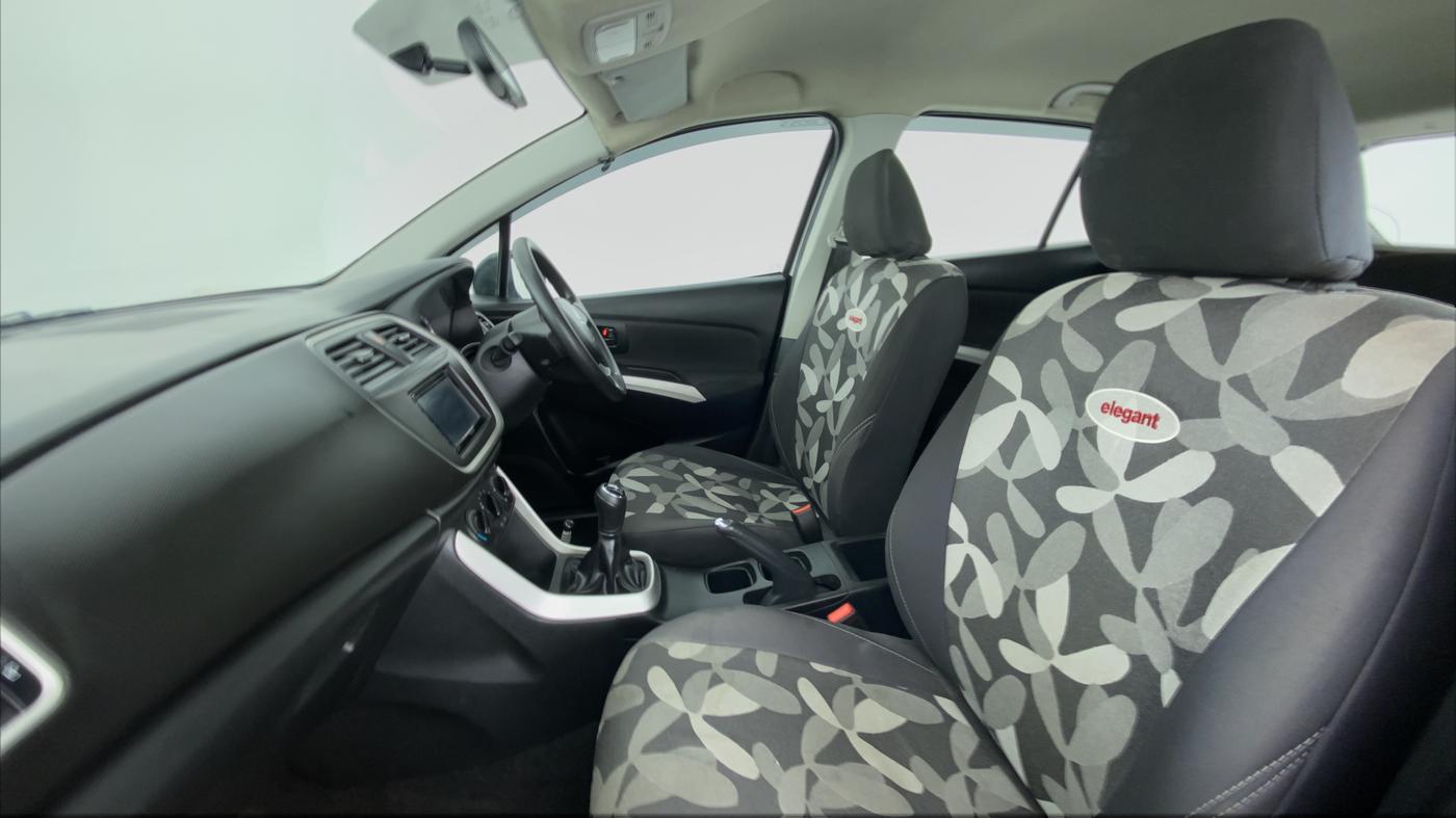 2015 Maruti S Cross SIGMA 1.3, Diesel, Manual, 70,504 km, Right Side Front Door Cabin