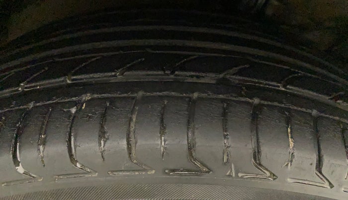 2017 Maruti Ertiga VXI CNG, CNG, Manual, 72,571 km, Right Rear Tyre Tread
