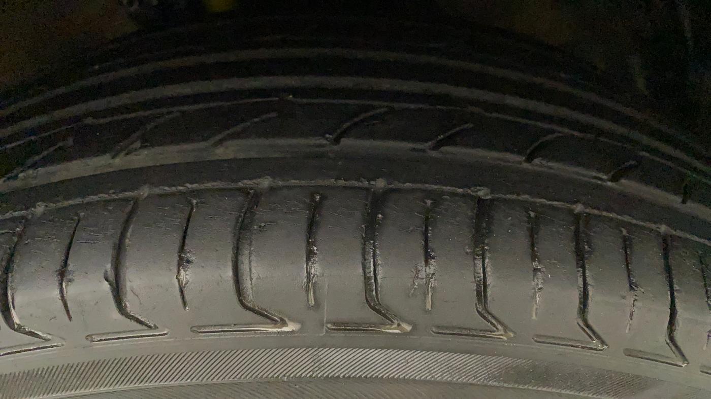 2017 Maruti Ertiga VXI CNG, CNG, Manual, 72,571 km, Left Front Tyre Tread