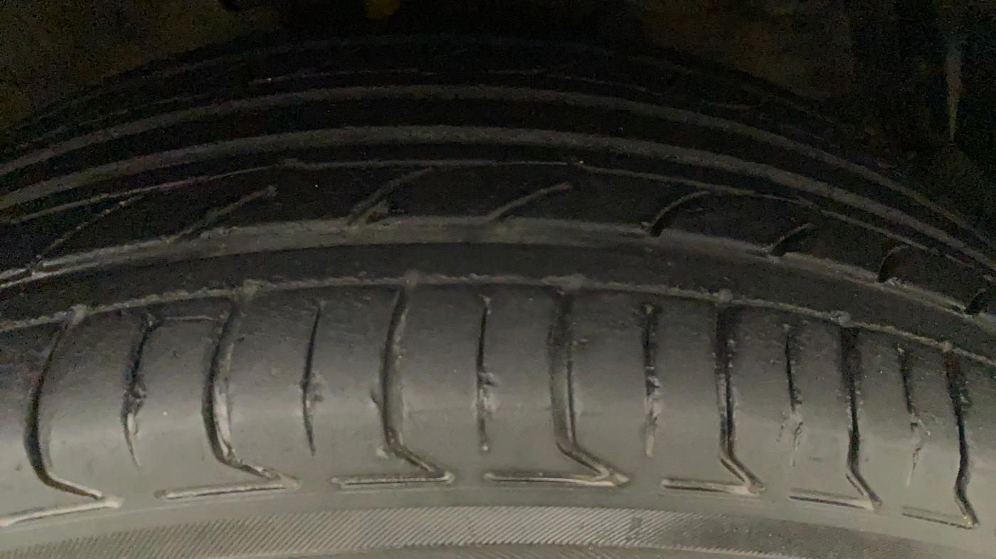 2017 Maruti Ertiga VXI CNG, CNG, Manual, 72,571 km, Left Rear Tyre Tread