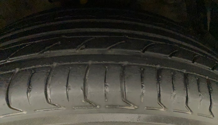 2017 Maruti Ertiga VXI CNG, CNG, Manual, 72,571 km, Left Rear Tyre Tread