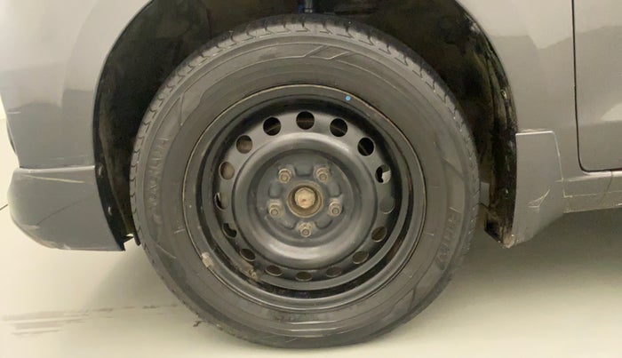 2017 Maruti Ertiga VXI CNG, CNG, Manual, 72,571 km, Left Front Wheel