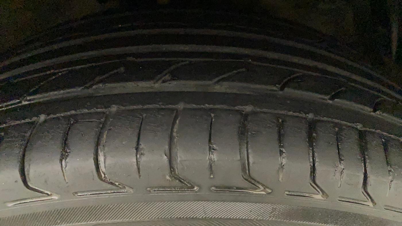 2017 Maruti Ertiga VXI CNG, CNG, Manual, 72,571 km, Right Front Tyre Tread