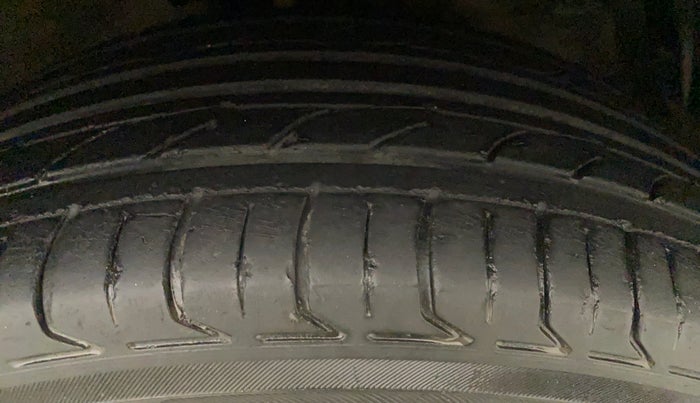 2017 Maruti Ertiga VXI CNG, CNG, Manual, 72,571 km, Right Front Tyre Tread