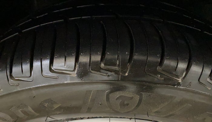 2019 Tata NEXON XM PETROL, CNG, Manual, 77,136 km, Right Rear Tyre Tread