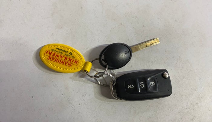 2019 Tata NEXON XM PETROL, CNG, Manual, 77,136 km, Key Close Up