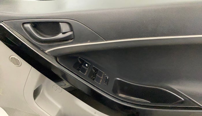 2019 Tata NEXON XM PETROL, CNG, Manual, 77,136 km, Driver Side Door Panels Control