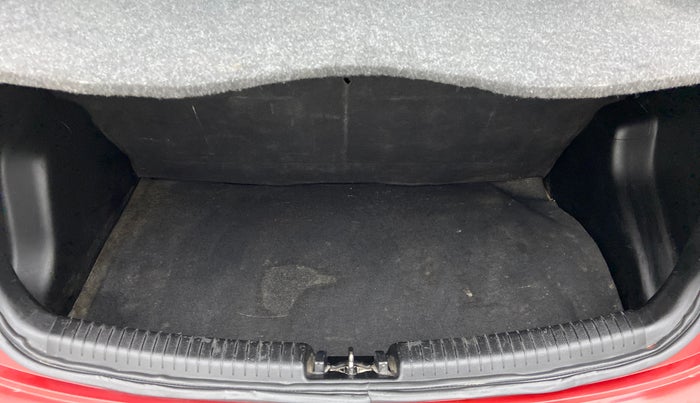 2018 Hyundai Grand i10 magna 1.2 crdi, Diesel, Manual, 65,324 km, Boot Inside