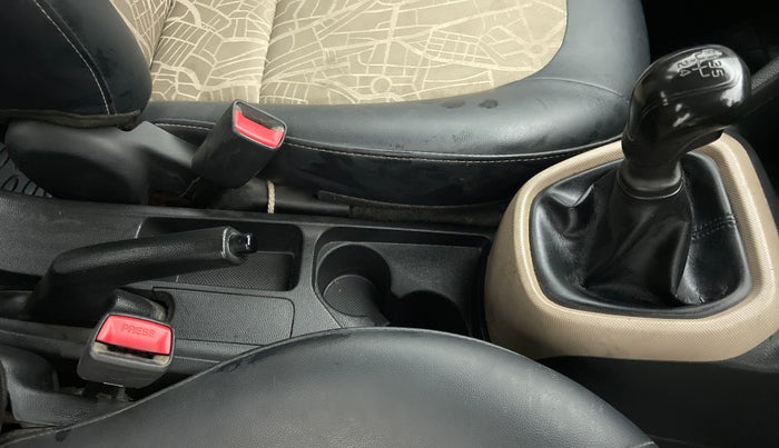 2018 Hyundai Grand i10 magna 1.2 crdi, Diesel, Manual, 65,324 km, Gear Lever