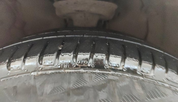 2014 Hyundai Elite i20 ASTA 1.2, Petrol, Manual, 65,004 km, Right Front Tyre Tread