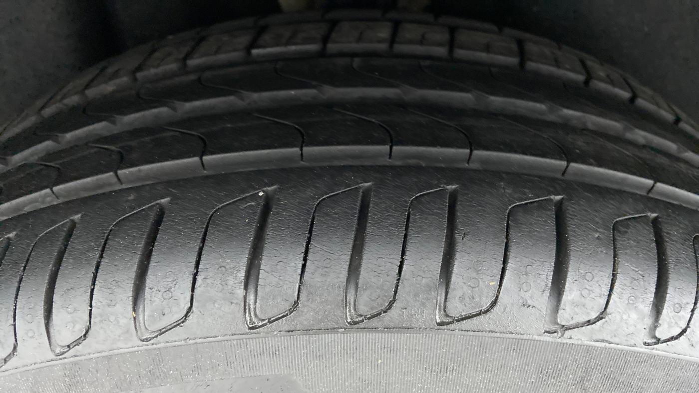 2013 Audi Q3 2.0 TDI QUATTRO, Diesel, Automatic, 90,296 km, Right Rear Tyre Tread