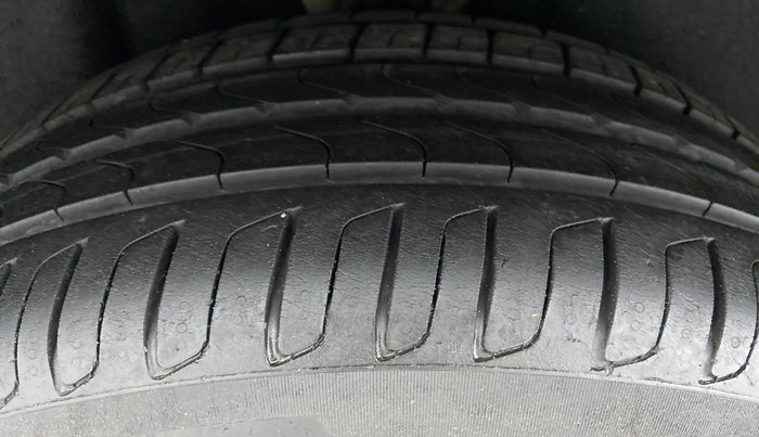 2013 Audi Q3 2.0 TDI QUATTRO, Diesel, Automatic, 90,296 km, Right Rear Tyre Tread