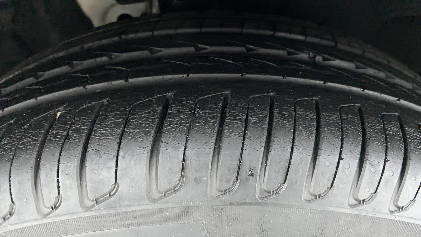 2013 Audi Q3 2.0 TDI QUATTRO, Diesel, Automatic, 90,296 km, Right Front Tyre Tread