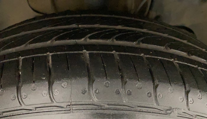 2018 Tata TIGOR XZA PETROL, Petrol, Automatic, 70,793 km, Right Front Tyre Tread