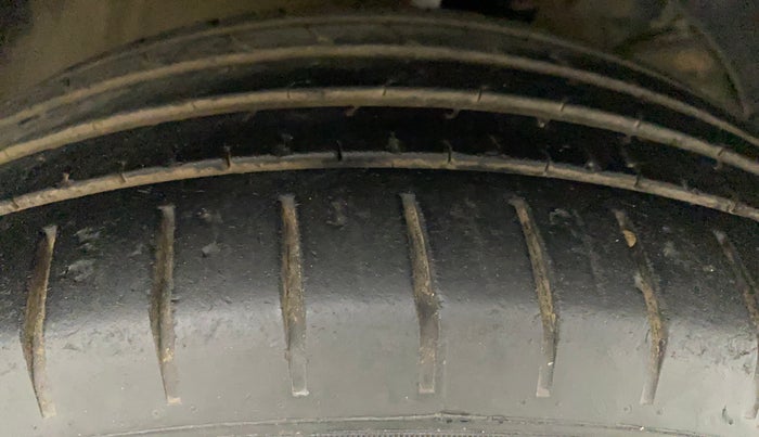 2019 Maruti Baleno ZETA PETROL 1.2, Petrol, Manual, 43,706 km, Right Front Tyre Tread