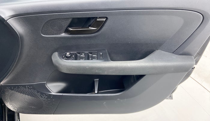2022 Tata ALTROZ XZ PLUS DIESEL DARK EDITION, Diesel, Manual, 37,850 km, Driver Side Door Panels Control