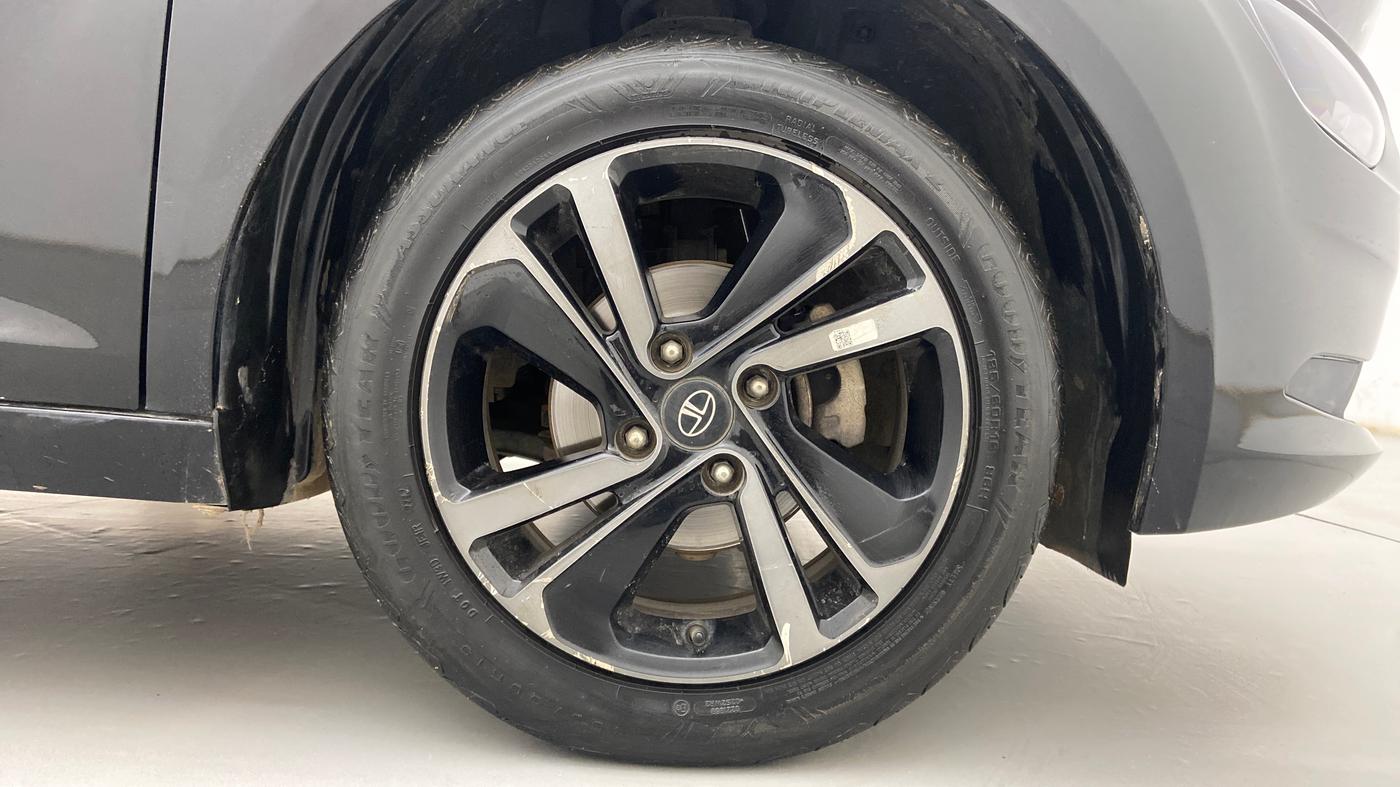 2022 Tata ALTROZ XZ PLUS DIESEL DARK EDITION, Diesel, Manual, 37,850 km, Right Front Wheel