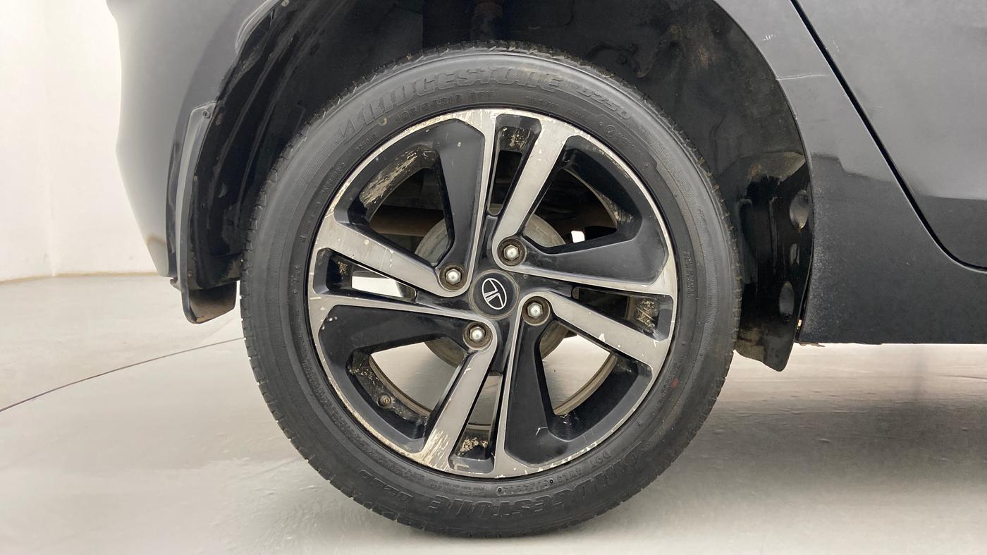 2022 Tata ALTROZ XZ PLUS DIESEL DARK EDITION, Diesel, Manual, 37,850 km, Right Rear Wheel