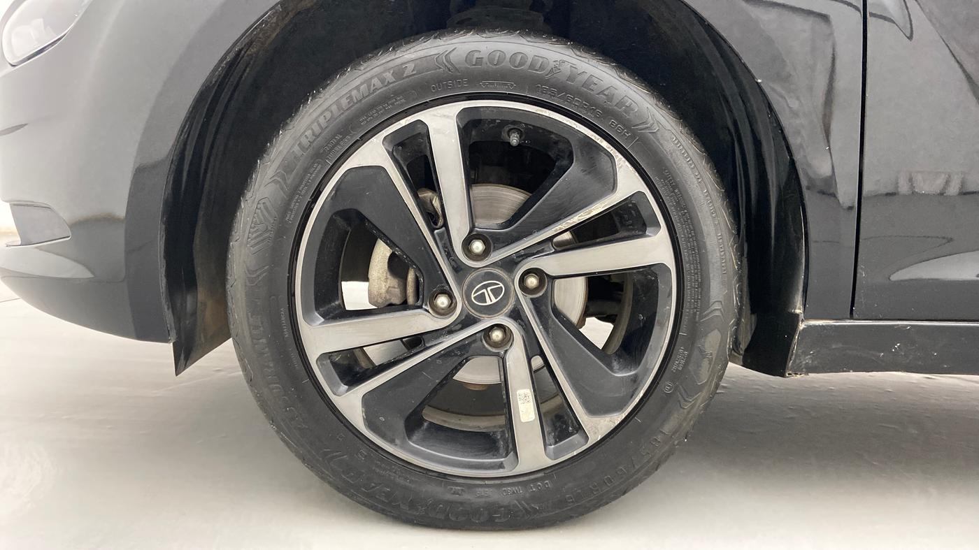 2022 Tata ALTROZ XZ PLUS DIESEL DARK EDITION, Diesel, Manual, 37,850 km, Left Front Wheel