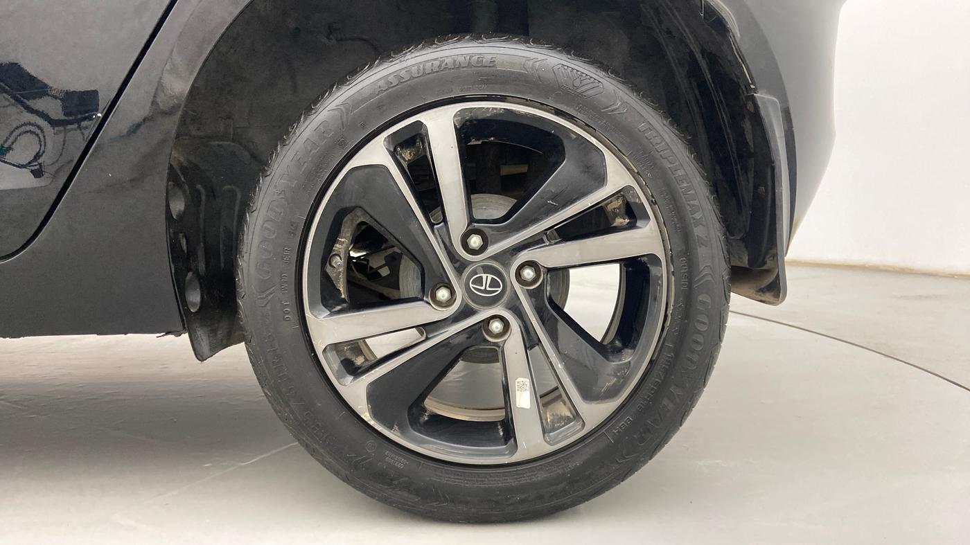 2022 Tata ALTROZ XZ PLUS DIESEL DARK EDITION, Diesel, Manual, 37,850 km, Left Rear Wheel
