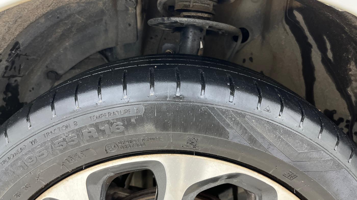 2023 Maruti Baleno ALPHA 1.2 AGS, Petrol, Automatic, 19,184 km, Left Front Tyre Tread