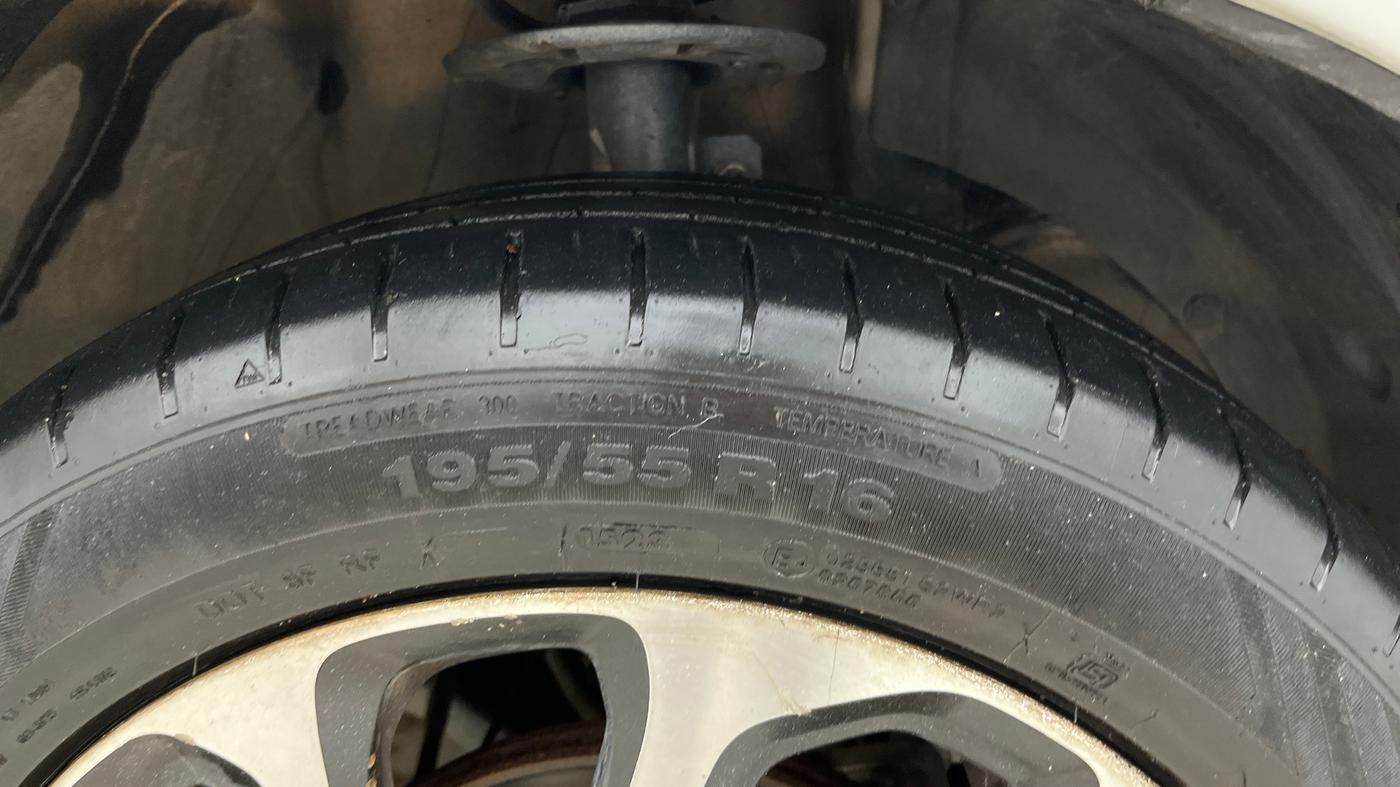 2023 Maruti Baleno ALPHA 1.2 AGS, Petrol, Automatic, 19,184 km, Right Front Tyre Tread