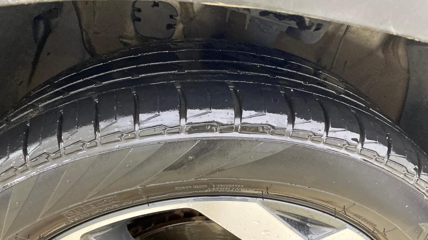 2023 Hyundai ALCAZAR PLATINUM 1.5 TURBO PETROL MT 7STR, Petrol, Manual, 24,496 km, Left Front Tyre Tread