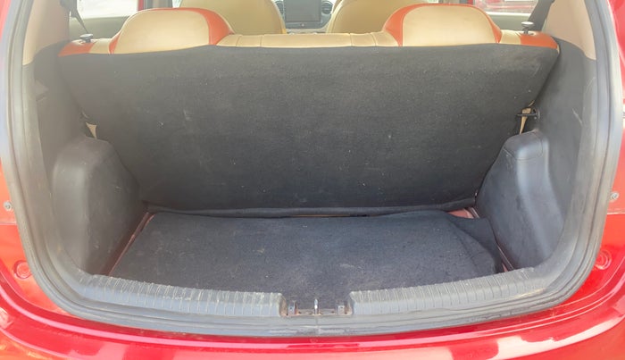 2017 Hyundai Grand i10 ERA 1.2 KAPPA VTVT, Petrol, Manual, 68,596 km, Boot Inside