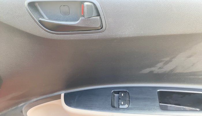 2017 Hyundai Grand i10 ERA 1.2 KAPPA VTVT, Petrol, Manual, 68,596 km, Driver Side Door Panels Control