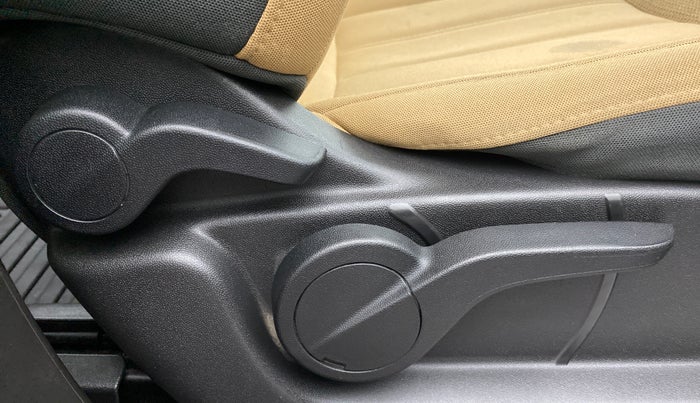 2019 Mahindra XUV500 W7 AT, Diesel, Automatic, 26,780 km, Driver Side Adjustment Panel