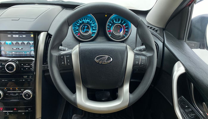 2019 Mahindra XUV500 W7 AT, Diesel, Automatic, 26,780 km, Steering Wheel Close Up