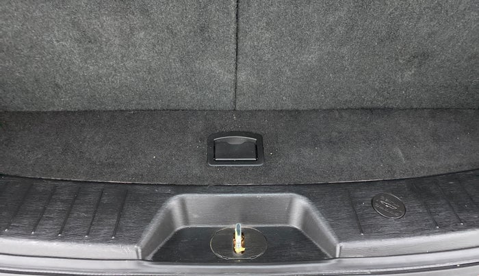 2019 Mahindra XUV500 W7 AT, Diesel, Automatic, 26,780 km, Boot Inside