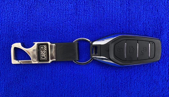 2019 Mahindra XUV500 W7 AT, Diesel, Automatic, 26,780 km, Key Close Up