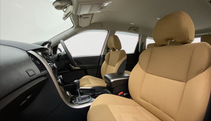 2019 Mahindra XUV500 W7 AT, Diesel, Automatic, 26,780 km, Right Side Front Door Cabin