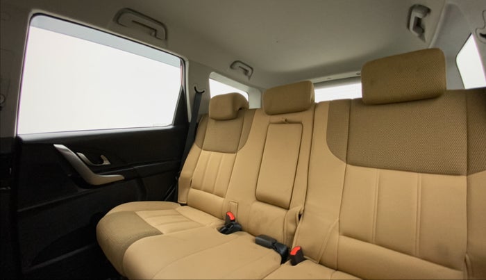 2019 Mahindra XUV500 W7 AT, Diesel, Automatic, 26,780 km, Right Side Rear Door Cabin