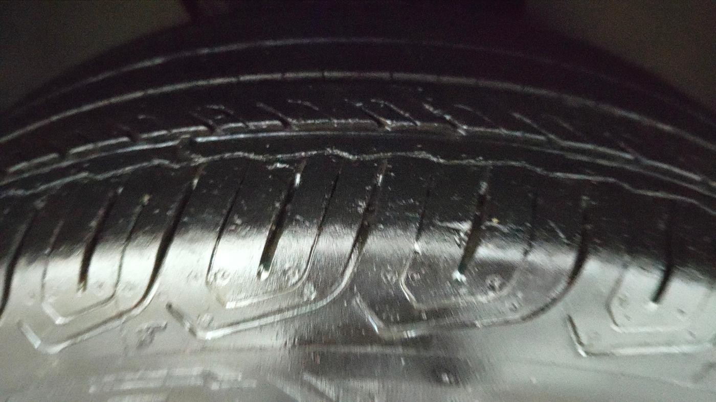 2021 Skoda KUSHAQ AMBITION 1.0L TSI AT, Petrol, Automatic, 35,109 km, Right Front Tyre Tread