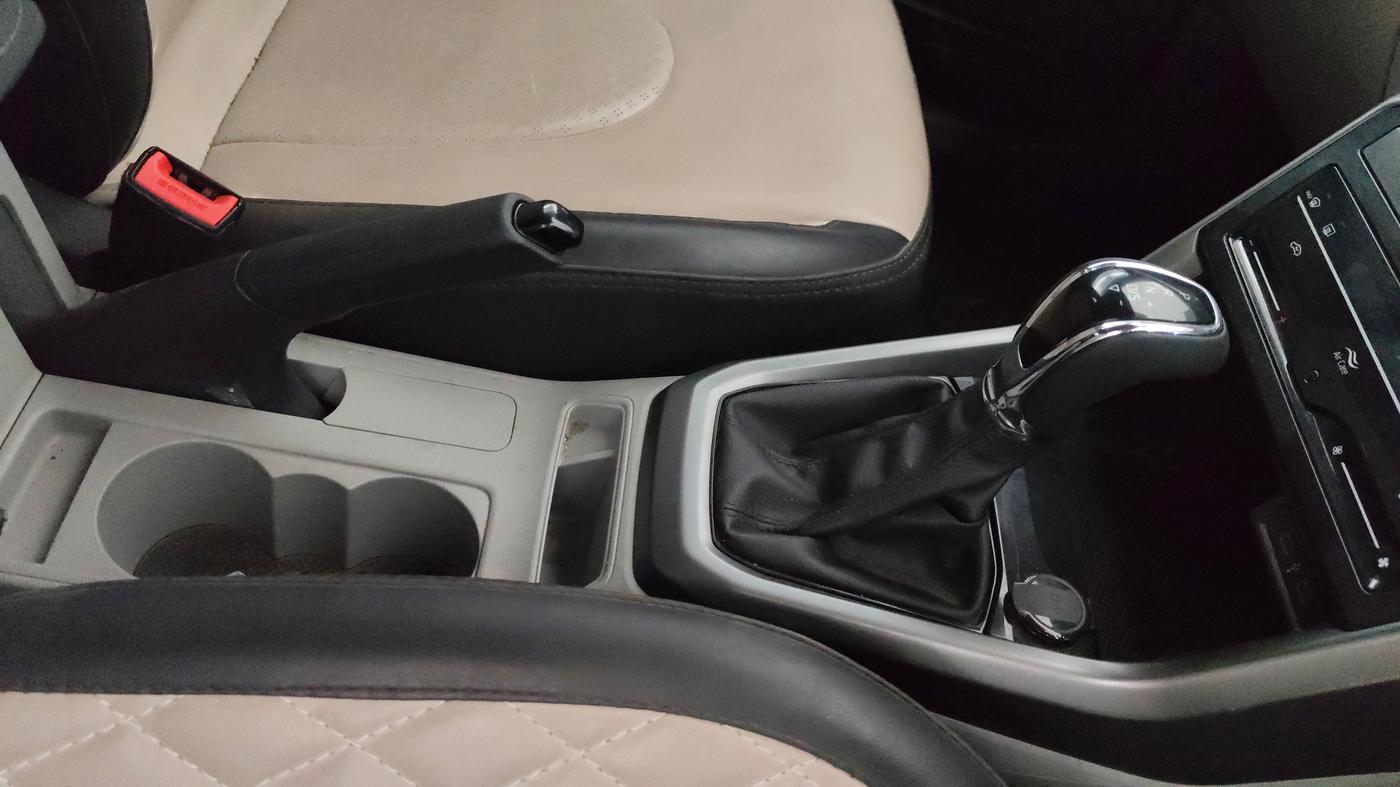 2021 Skoda KUSHAQ AMBITION 1.0L TSI AT, Petrol, Automatic, 35,109 km, Gear Lever