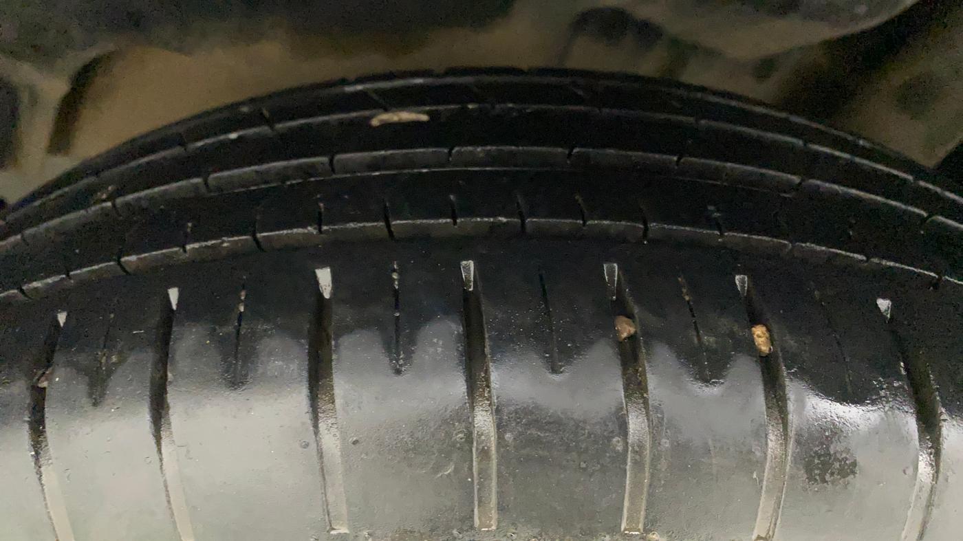2018 Maruti Swift ZXI, Petrol, Manual, 29,725 km, Left Rear Tyre Tread