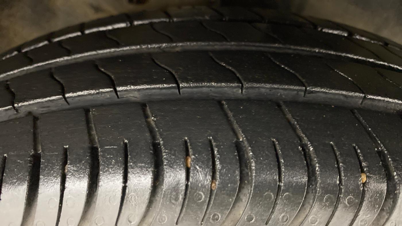 2015 Maruti Celerio VXI AGS, Petrol, Automatic, 94,224 km, Right Front Tyre Tread