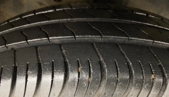 2015 Maruti Celerio VXI AGS, Petrol, Automatic, 94,224 km, Right Front Tyre Tread