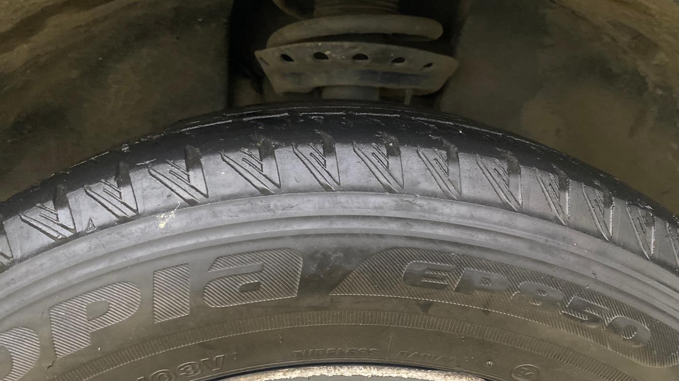2021 Tata Safari XT, Diesel, Manual, 1,05,375 km, Right Front Tyre Tread