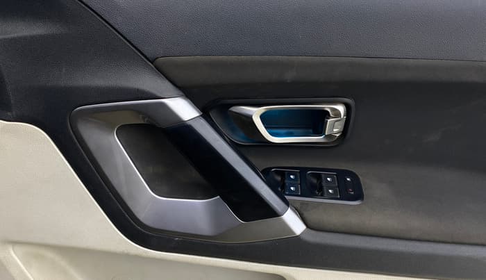 2021 Tata Safari XT, Diesel, Manual, 1,05,219 km, Driver Side Door Panels Control
