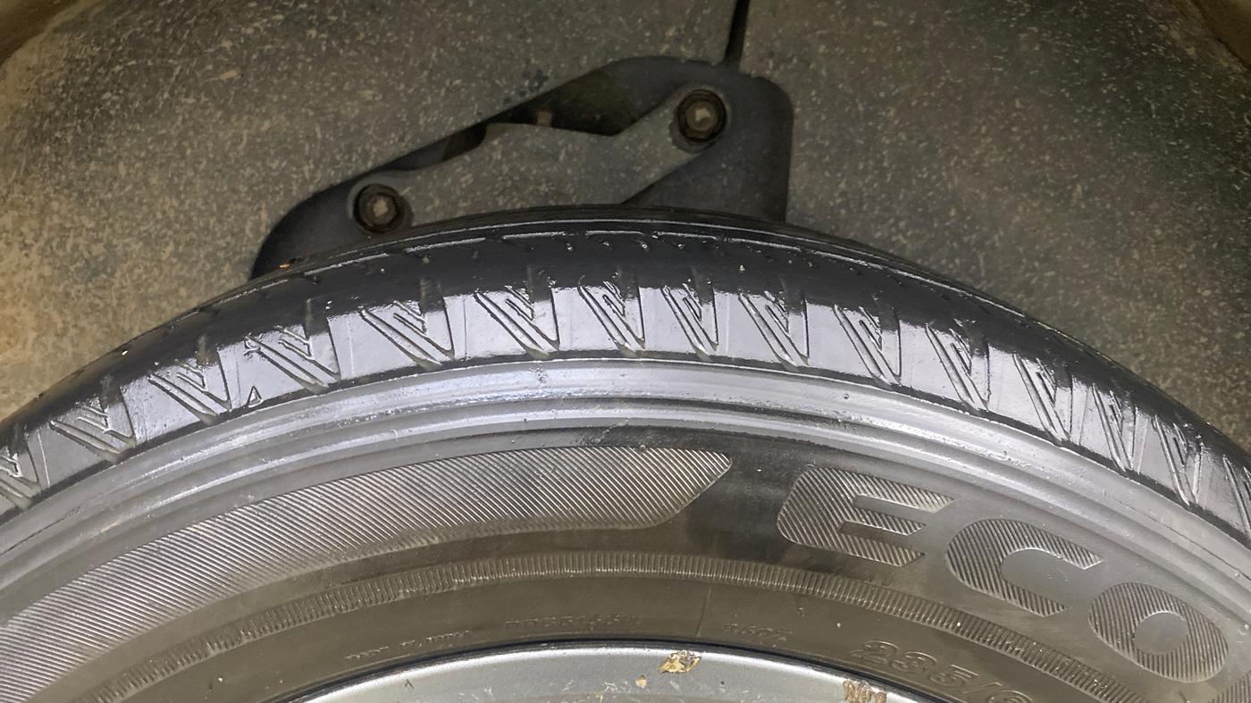 2021 Tata Safari XT, Diesel, Manual, 1,05,375 km, Left Rear Tyre Tread