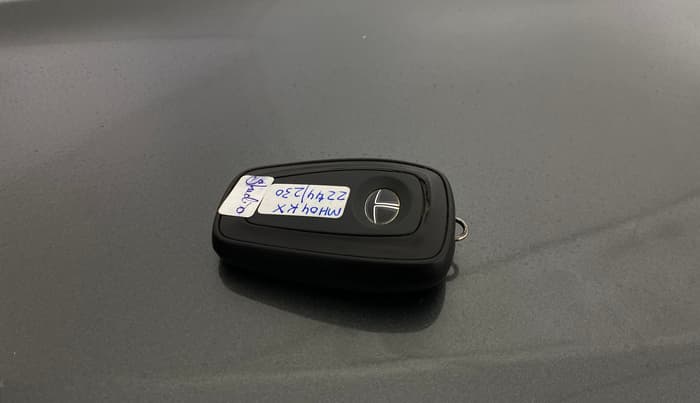 2021 Tata Safari XT, Diesel, Manual, 1,05,219 km, Key Close Up