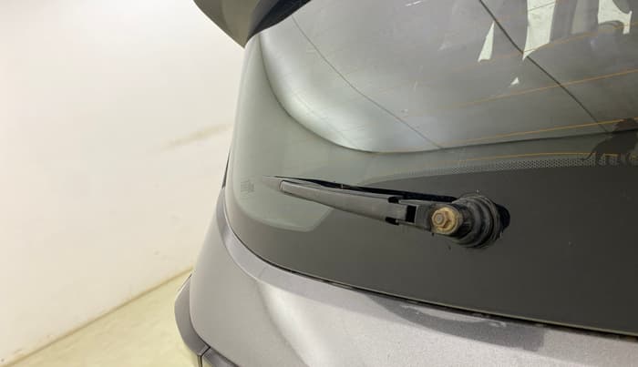 2021 Tata Safari XT, Diesel, Manual, 1,05,219 km, Rear Wiper