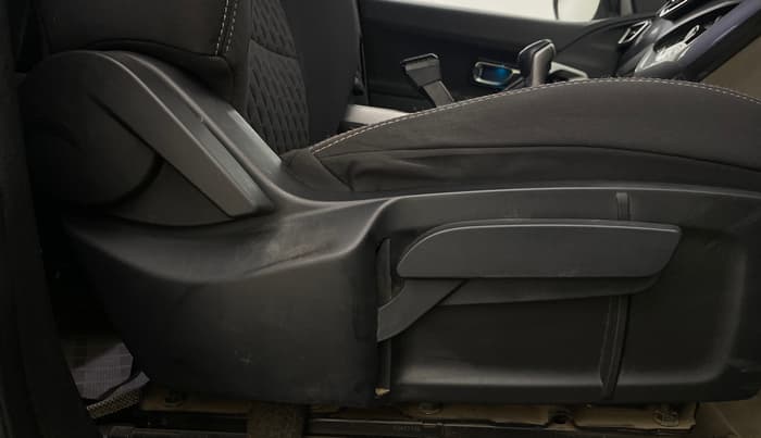 2021 Tata Safari XT, Diesel, Manual, 1,05,219 km, Driver Side Adjustment Panel